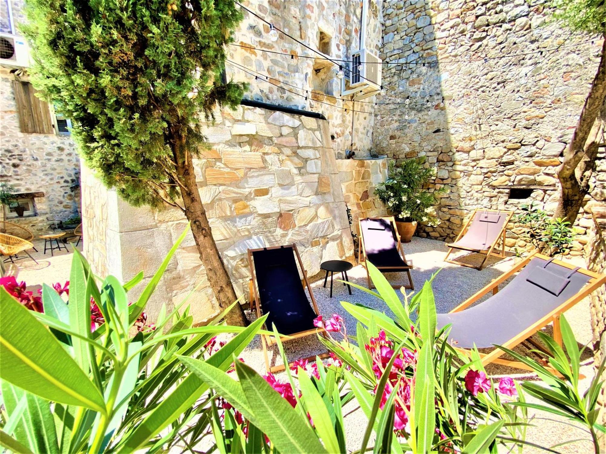 Gite De Groupe 9Ch Ou 3 Gites Independants De 3Ch - Patio Et Piscine Interieure Chauffee Toute L'Annee Vallon-Pont-d'Arc Exterior photo